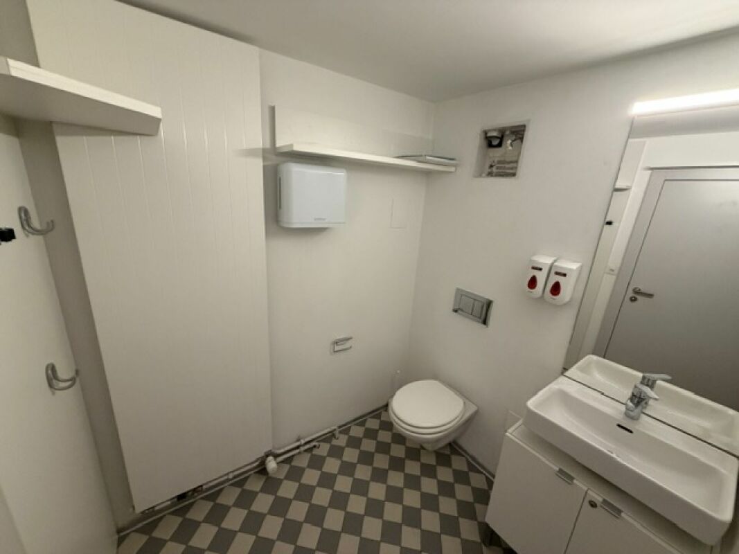 83m² commerciale