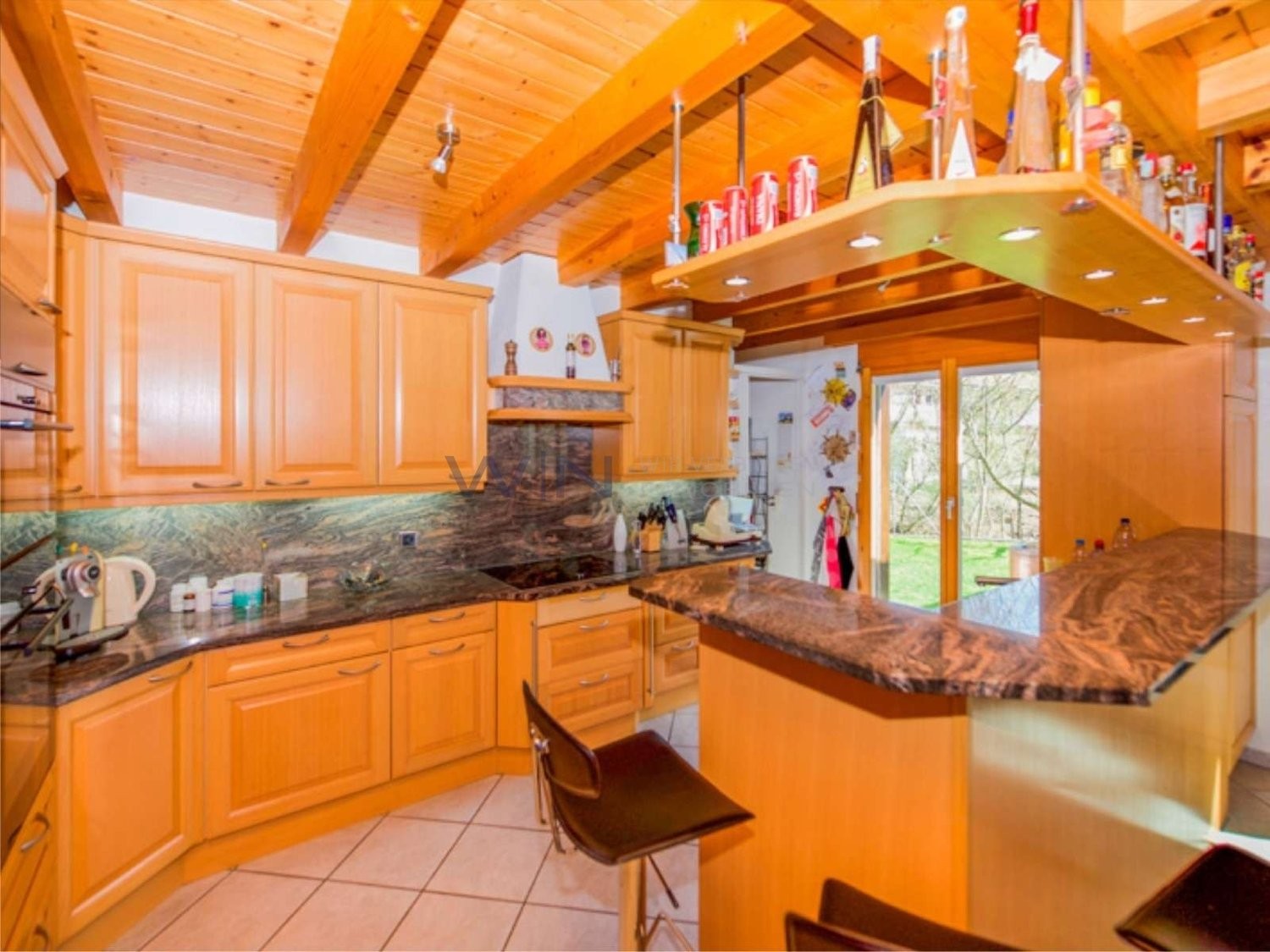 Casa singola di 5 ½ locali

Splendida casa di campagna con dotazioni esclusive nei pressi di Winterthur.

WE-FACTS
- Quartiere tranquillo a Reutlingen: solo 3 min. dalla stazione con collegamento diretto per Zurigo.
- 350 m² di superficie abitabile, 100 m² di zona giorno, master-suite e giardino d'i, foto 3 di 10