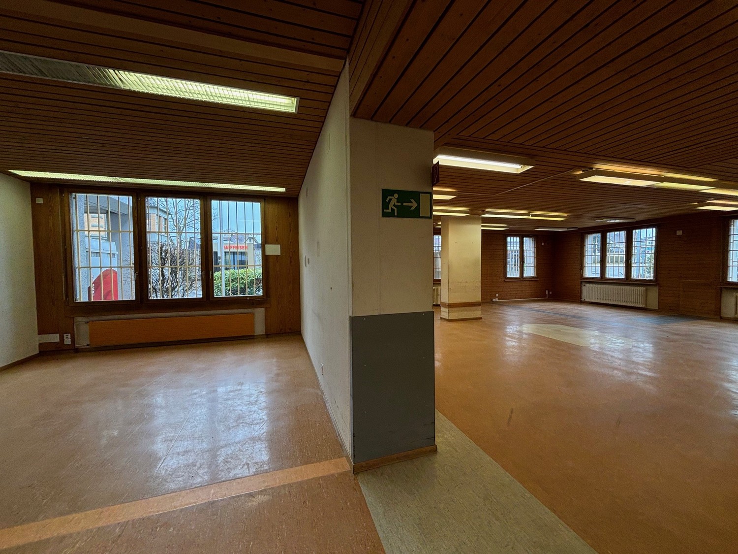 300m² commercial