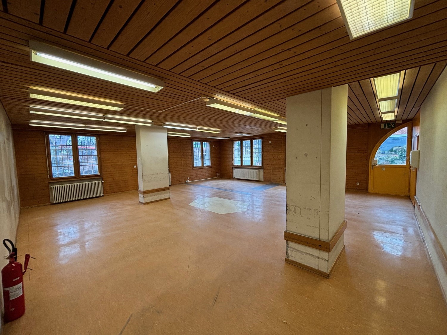 300m² commercial