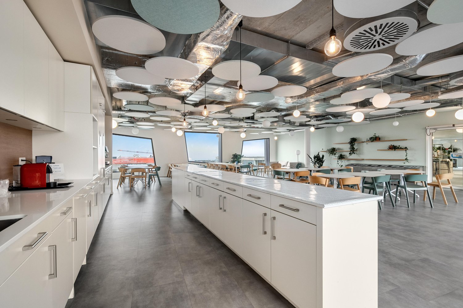 2045m² office