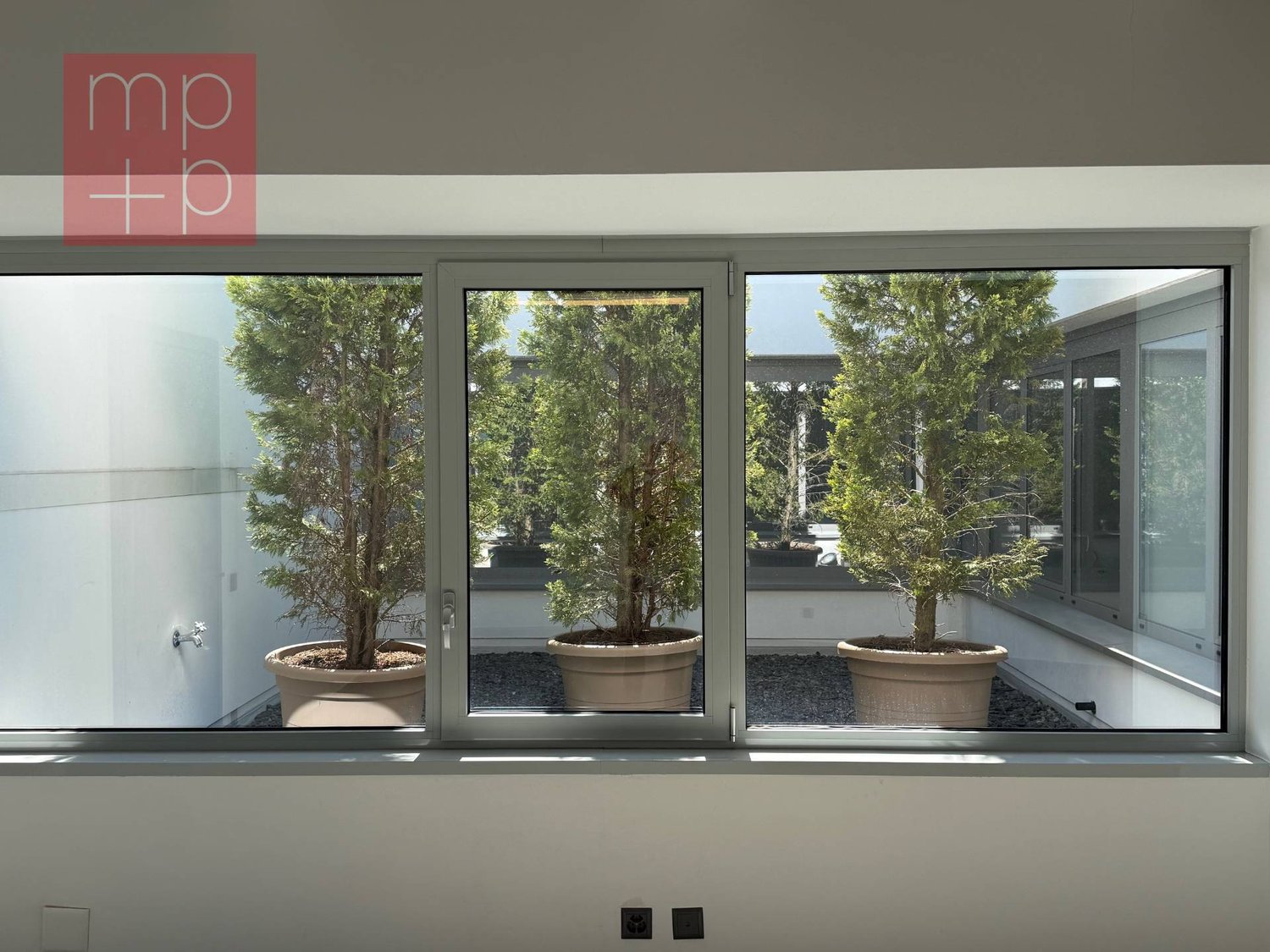 96m² office