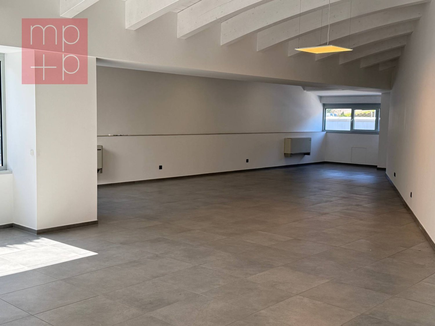 96m² office