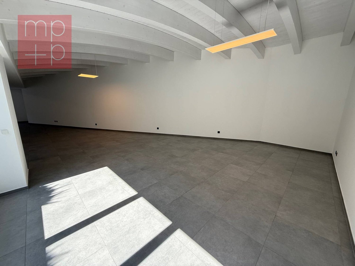 96m² office