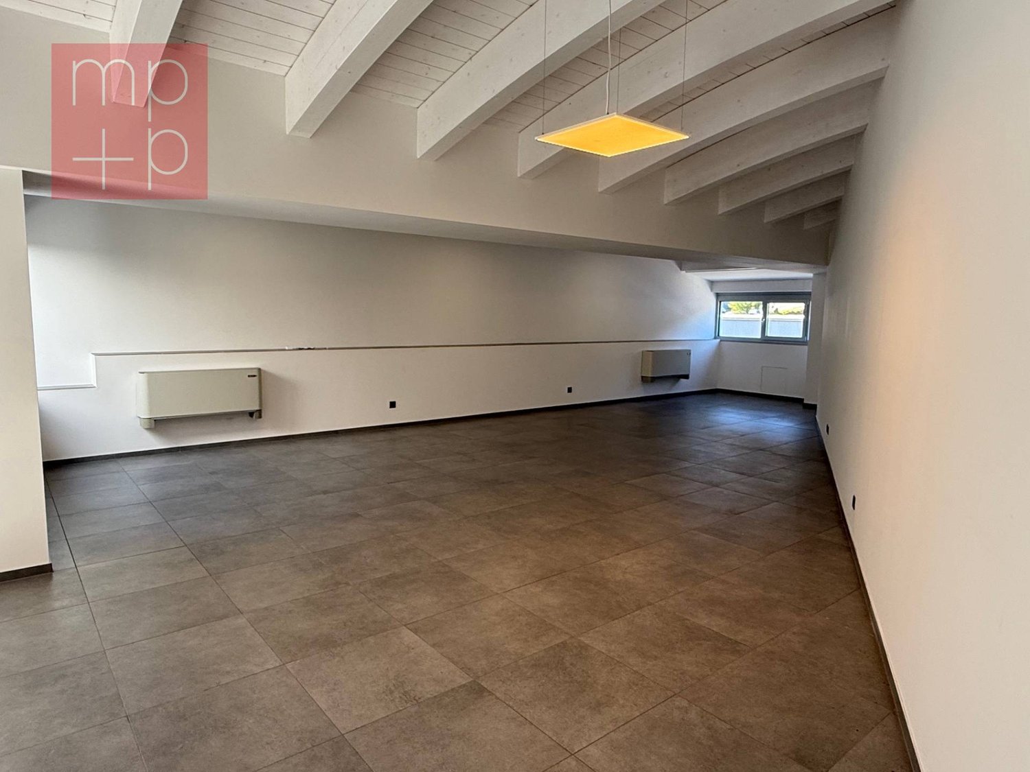 96m² office