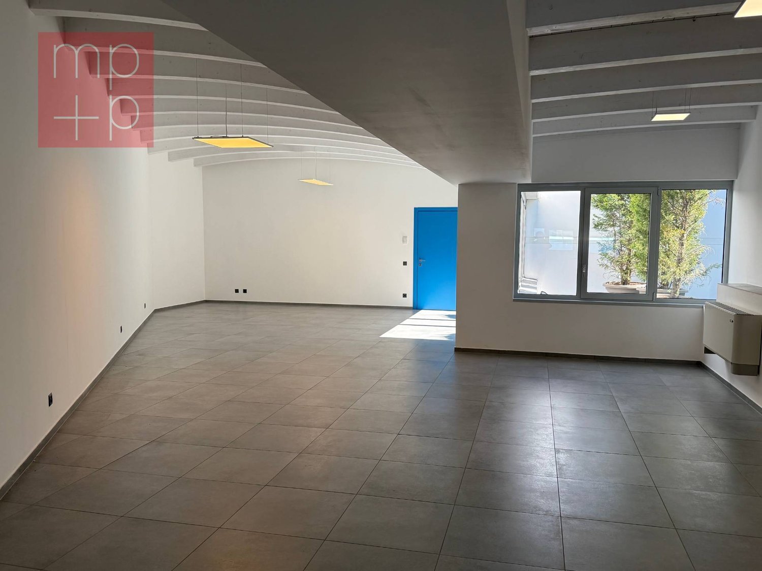 96m² office