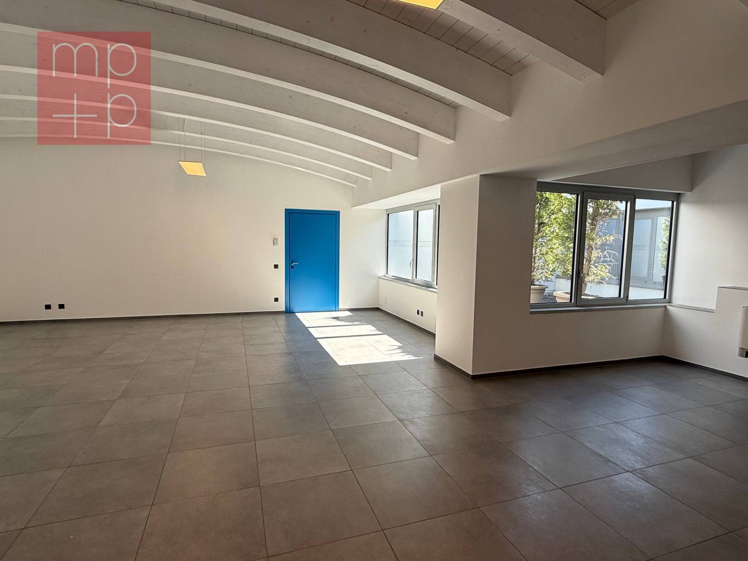 96m² office