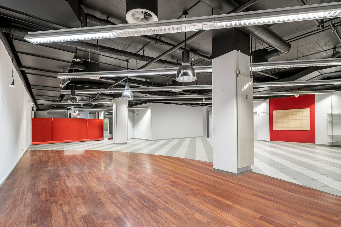 Negozio di 230m², foto 3 di 5