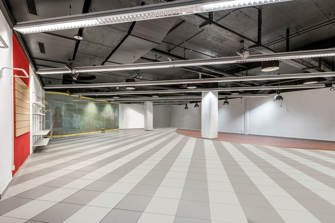 Negozio di 230m², foto 4 di 5