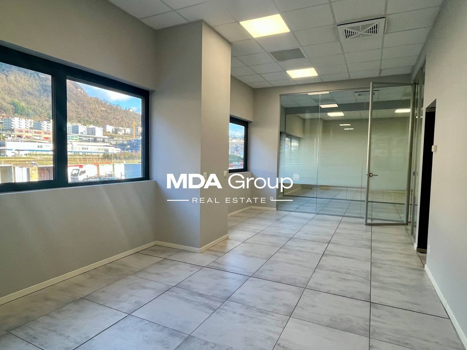 315m² office
