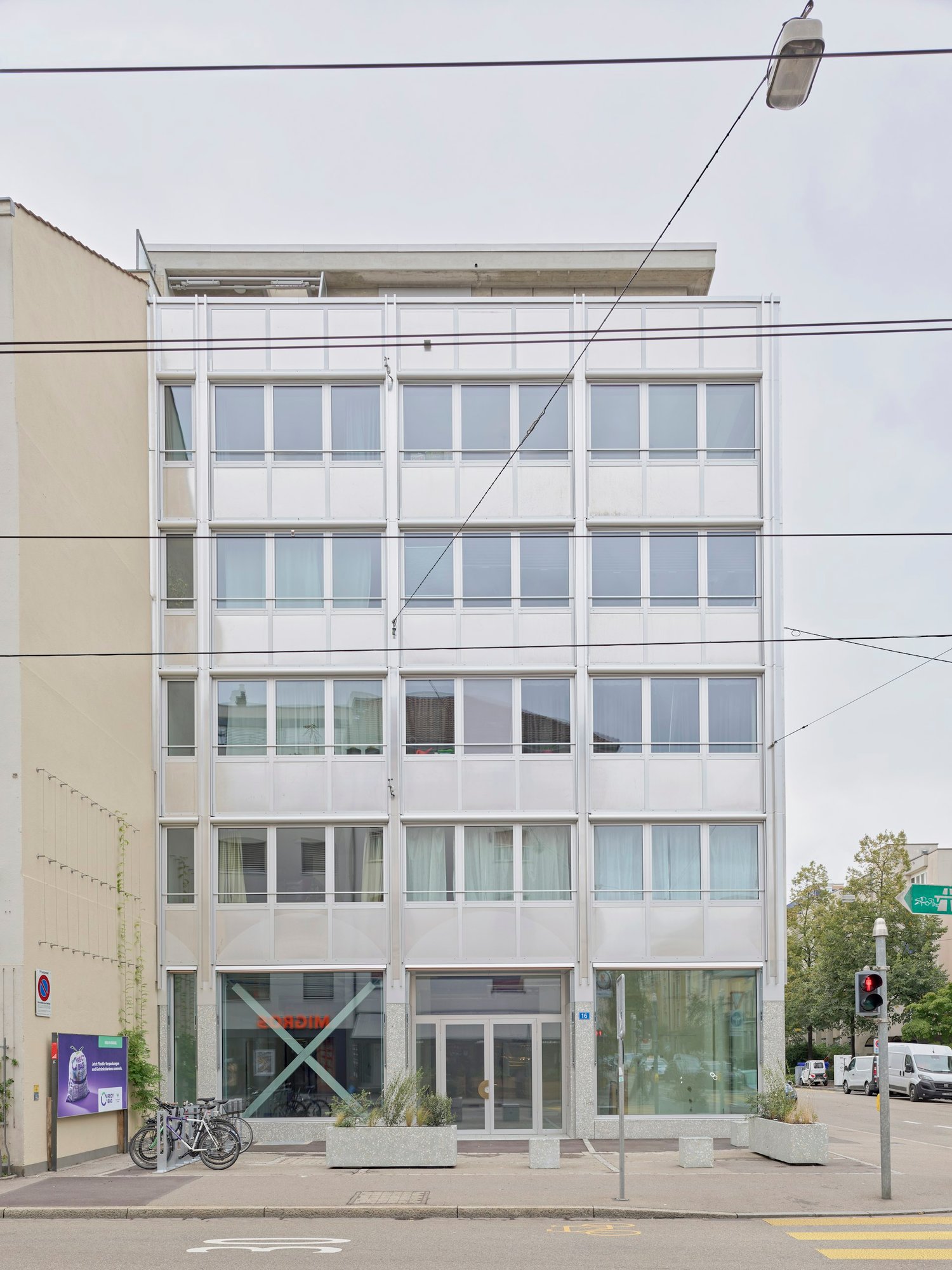 204m² commerciale