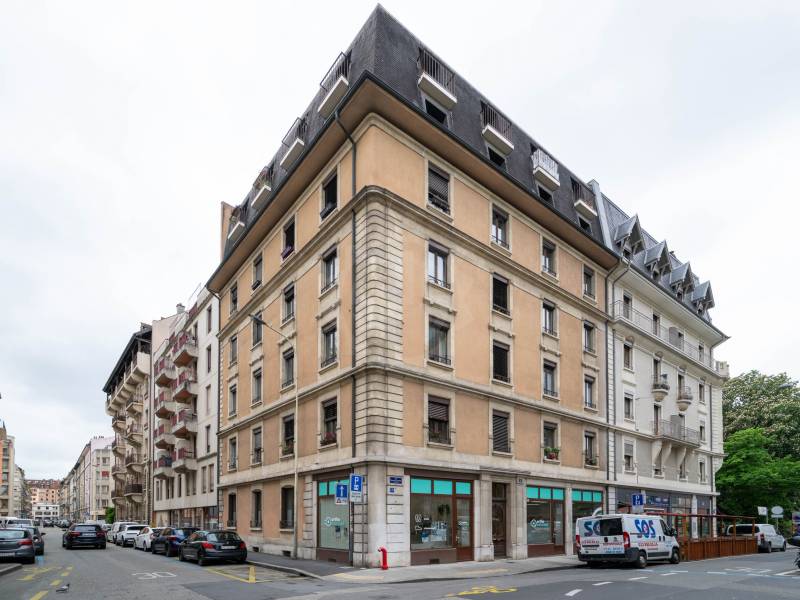 106m² arcade