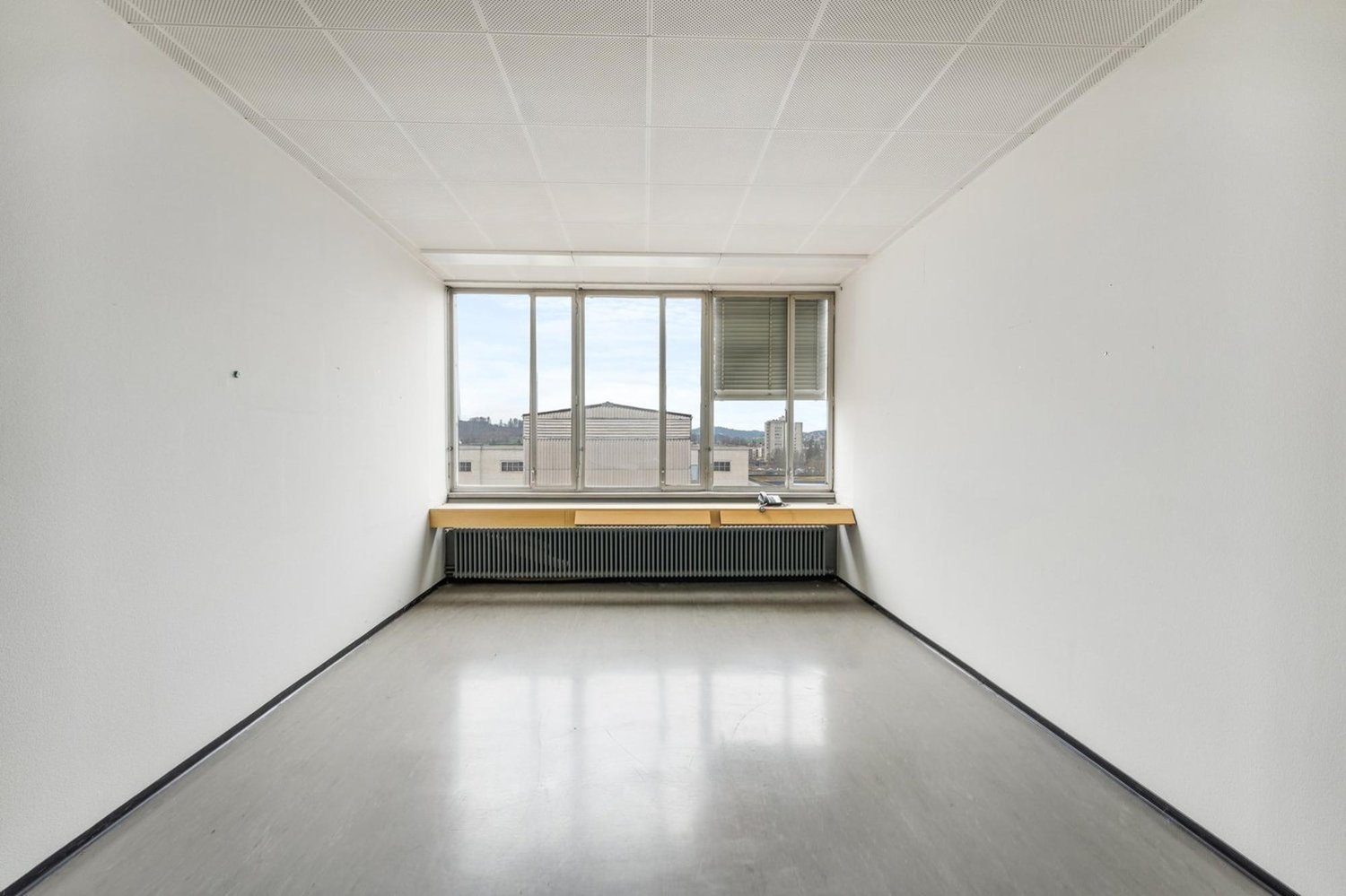 1430m² office