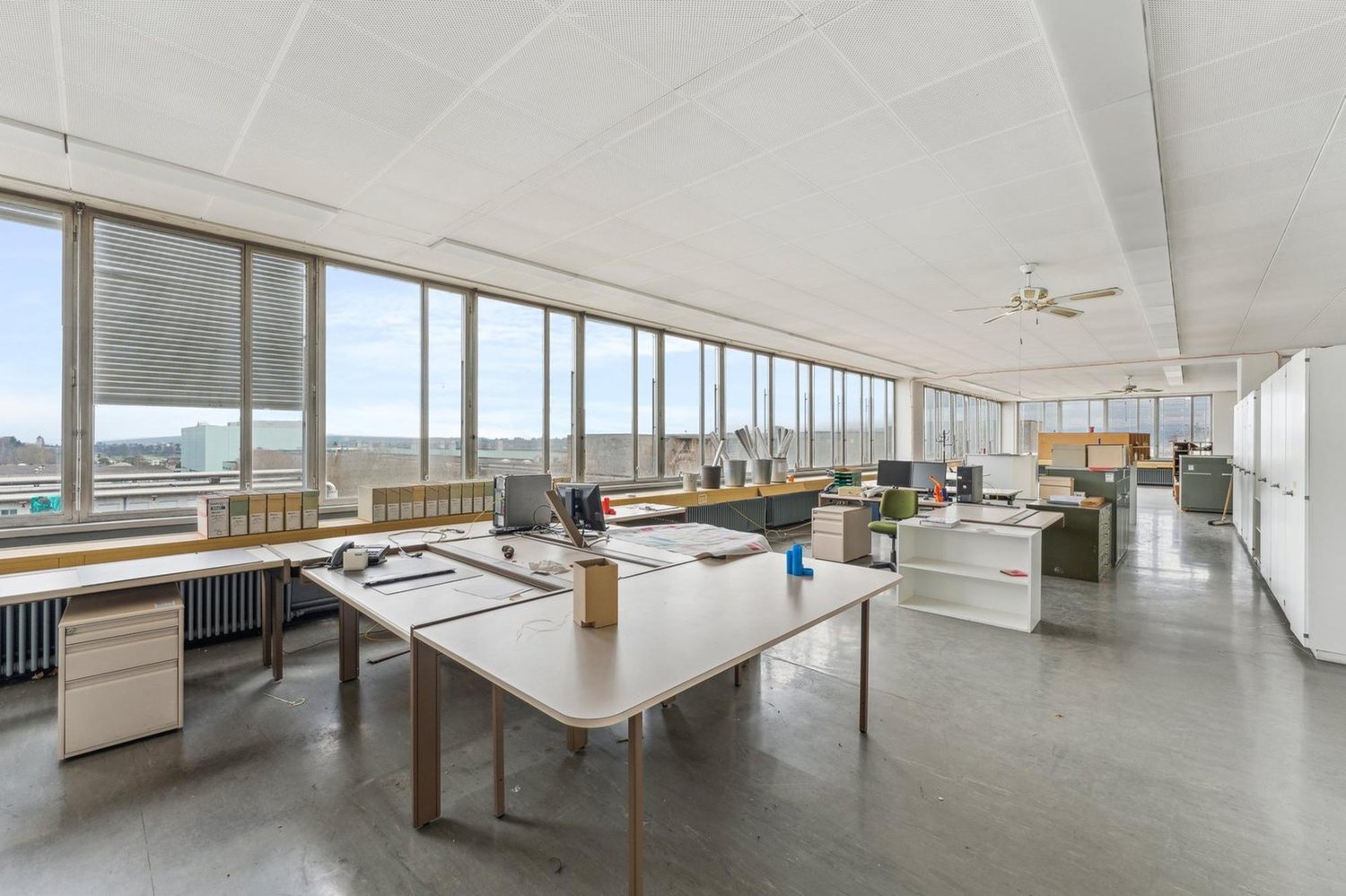 1430m² office