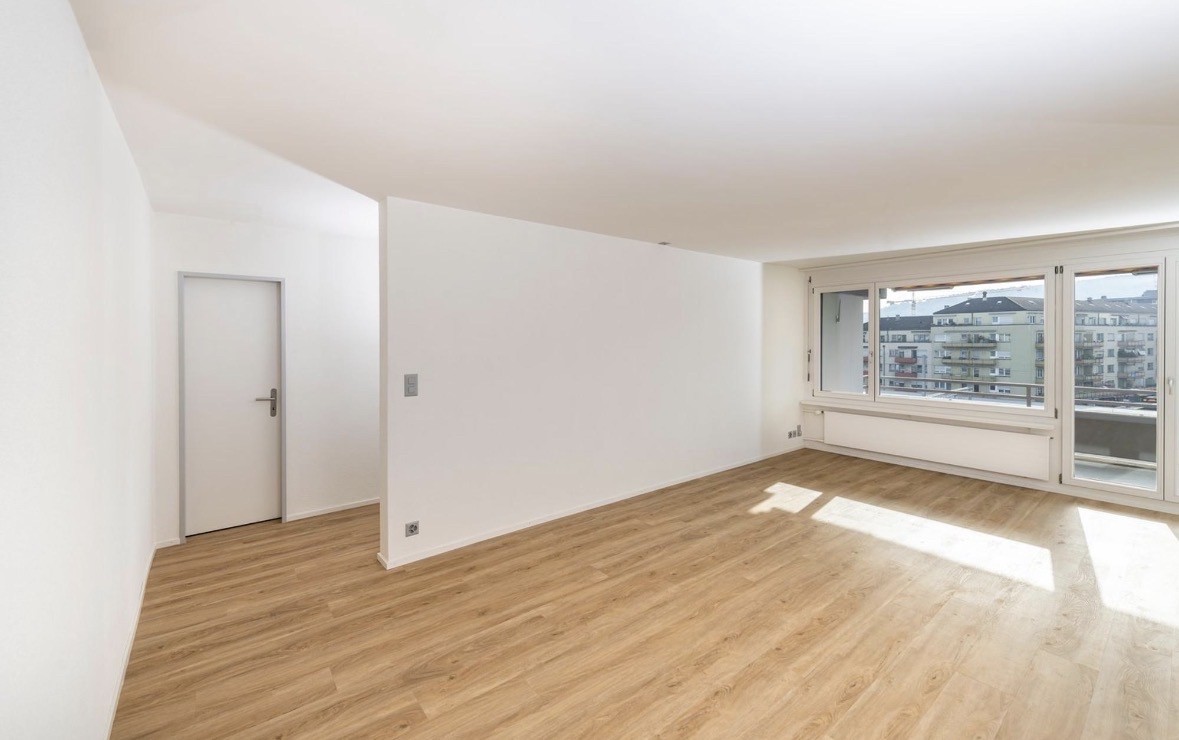 Appartamento di 3 ½ locali per subaffitto – Zürich Oerlikon

📅 Disponibile per subaffitto: 1 ottobre 2026 – 31 agosto 2027

📍 Affolternstrasse 10 — presso la stazione di Oerlikon

💰 CHF 3,090/mese incl. acconto spese accessorie

🏠 ~79 m² | 1° piano | 2 camere da letto, 2 bagni (ciascuno con WC e, foto 3 di 10