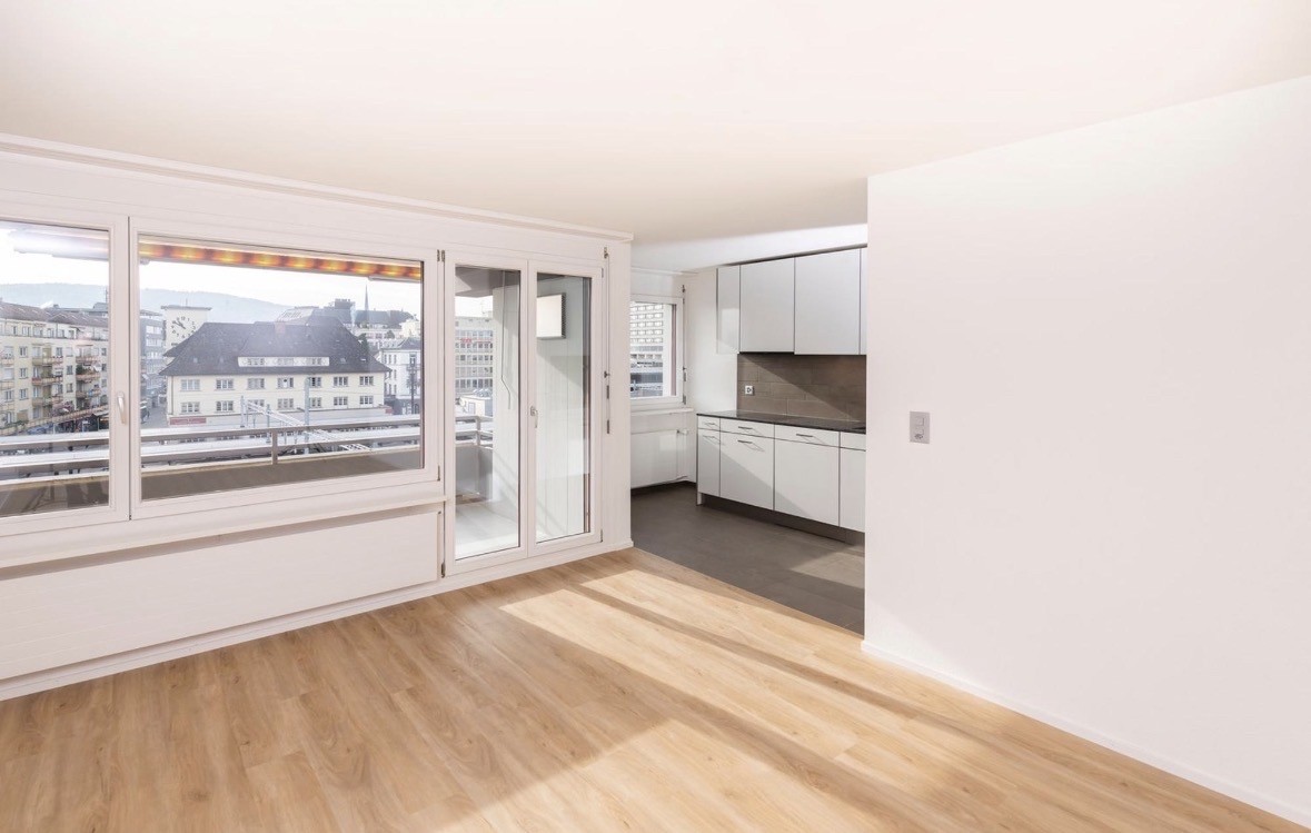 Appartamento di 3 ½ locali per subaffitto – Zürich Oerlikon

📅 Disponibile per subaffitto: 1 ottobre 2026 – 31 agosto 2027

📍 Affolternstrasse 10 — presso la stazione di Oerlikon

💰 CHF 3,090/mese incl. acconto spese accessorie

🏠 ~79 m² | 1° piano | 2 camere da letto, 2 bagni (ciascuno con WC e, foto 1 di 10