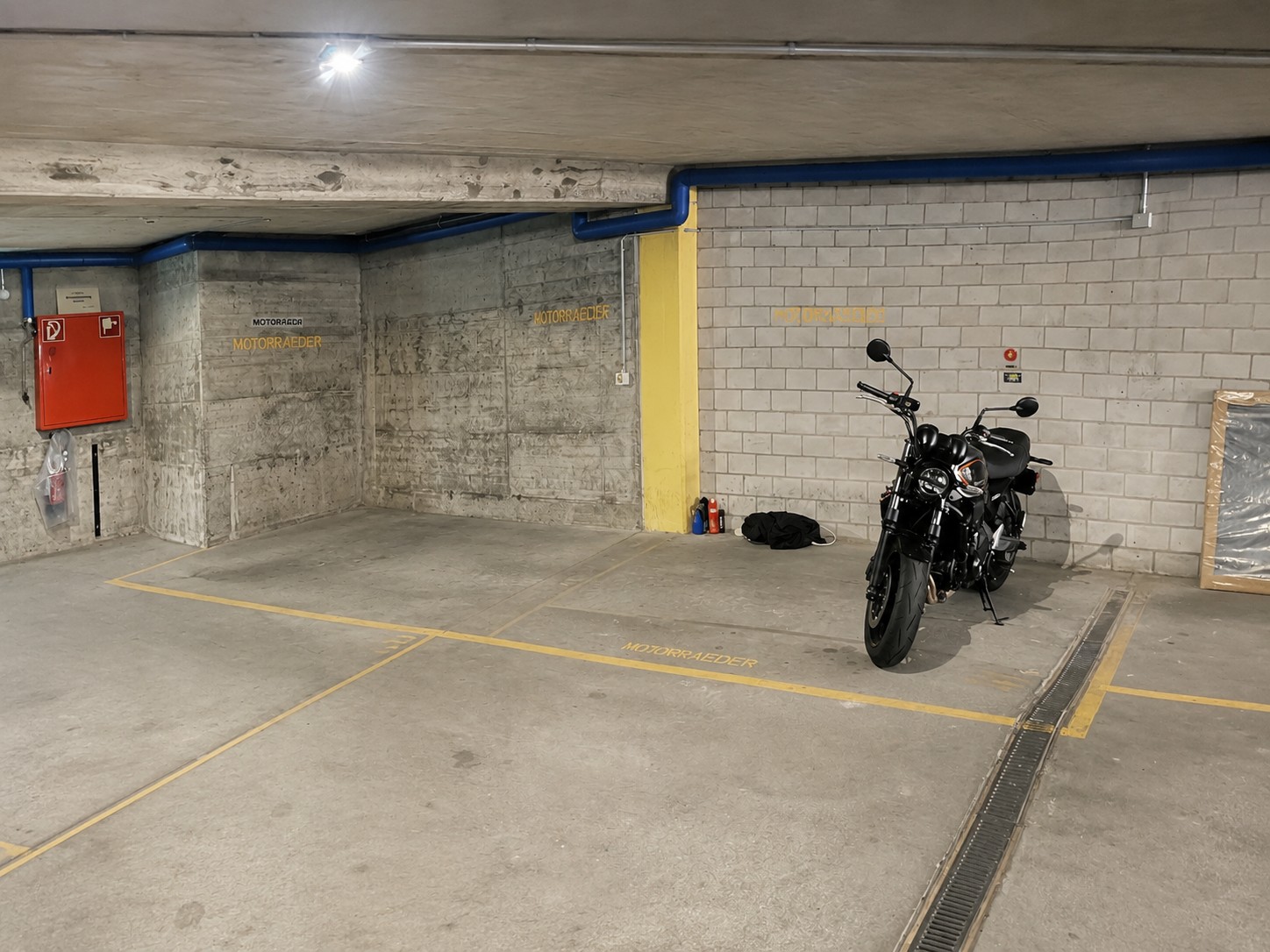 Posto auto coperto per biciclette