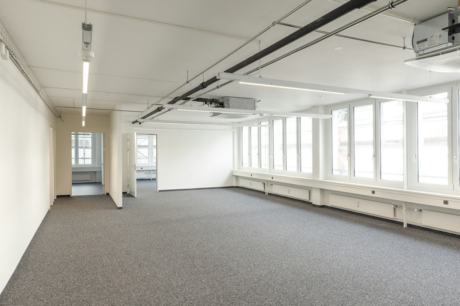 460m² office