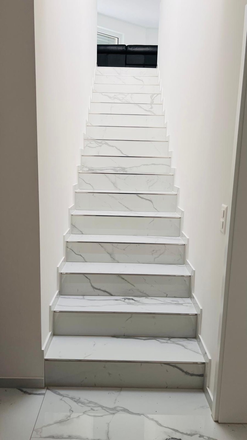 Maisonette arredata, spaziosa e distribuita su due piani, nuova e moderna, foto 3 di 7