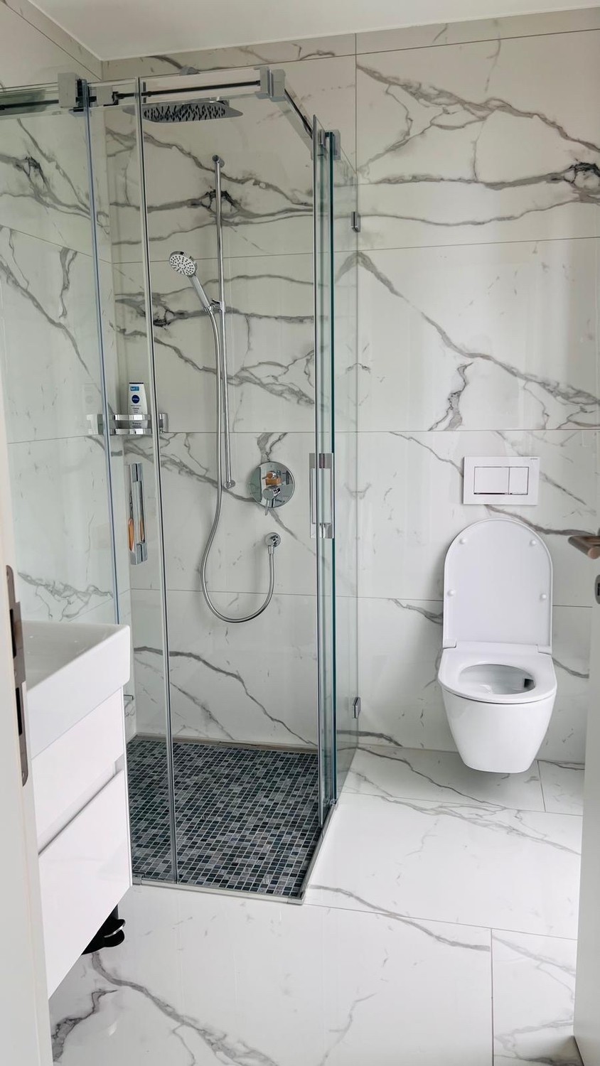 Maisonette arredata, spaziosa e distribuita su due piani, nuova e moderna, foto 4 di 7