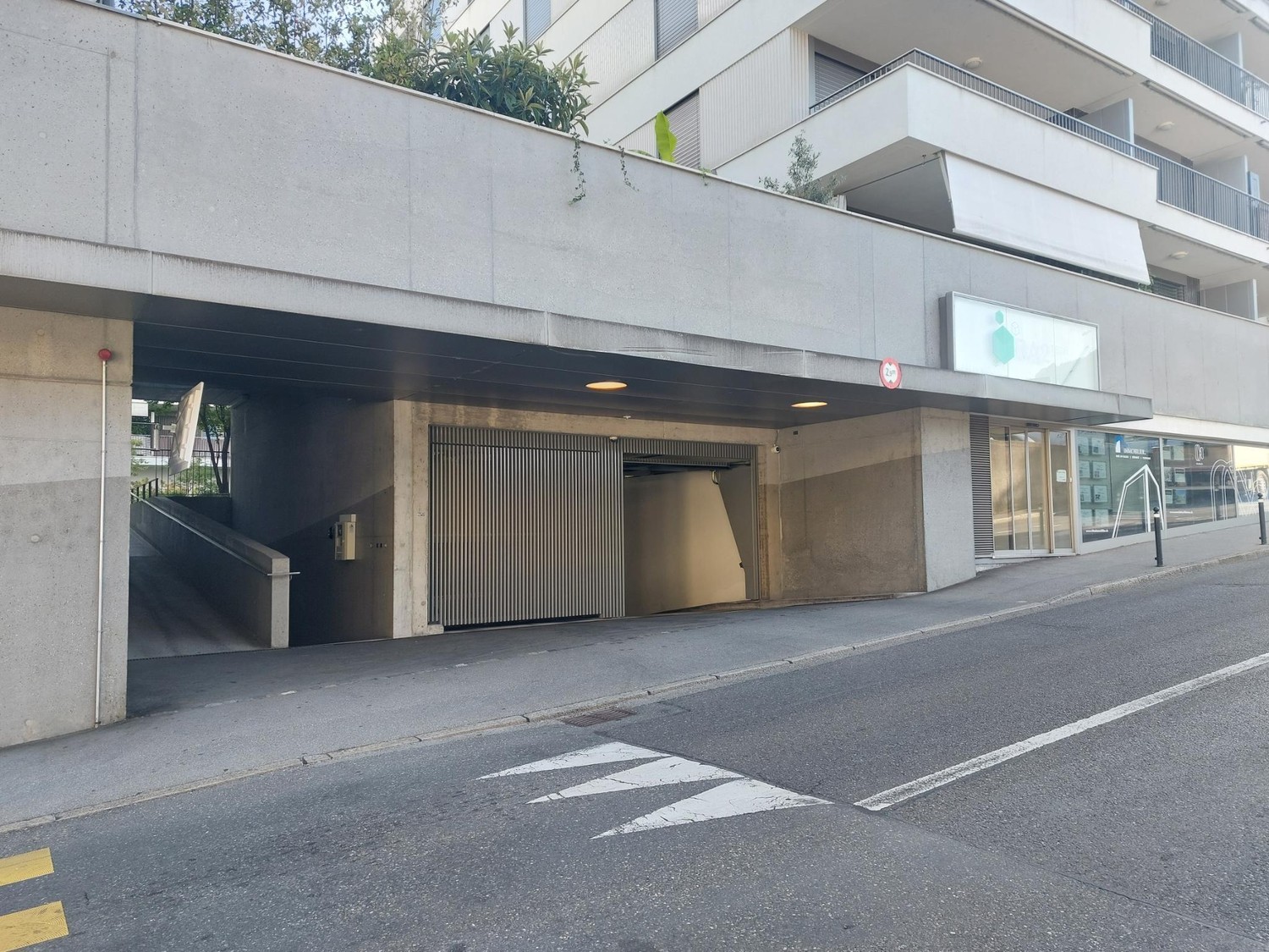Posto auto, foto 2 di 3