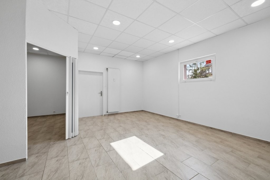 193m² shop