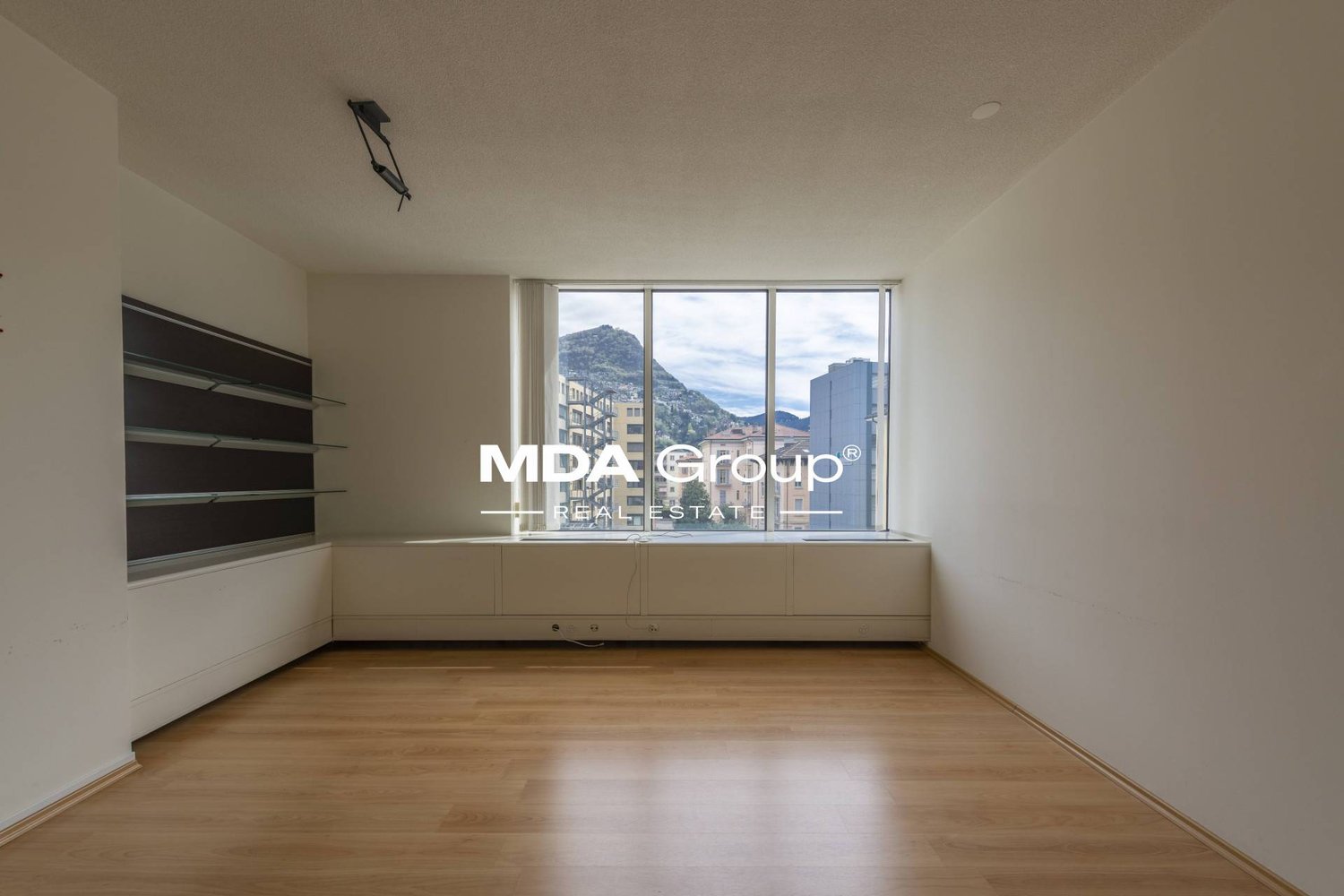 105m² office