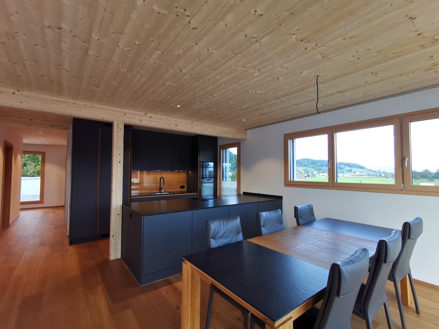 Appartamento mansardato di 2 ½ locali, foto 1 di 10