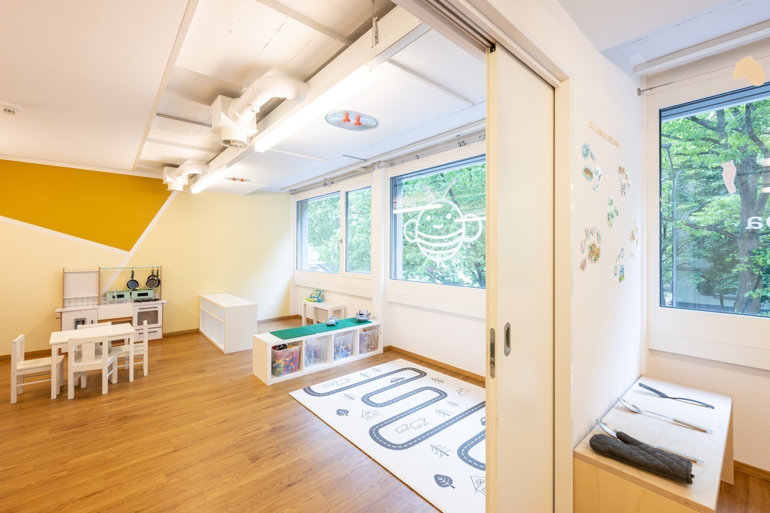 300m² office