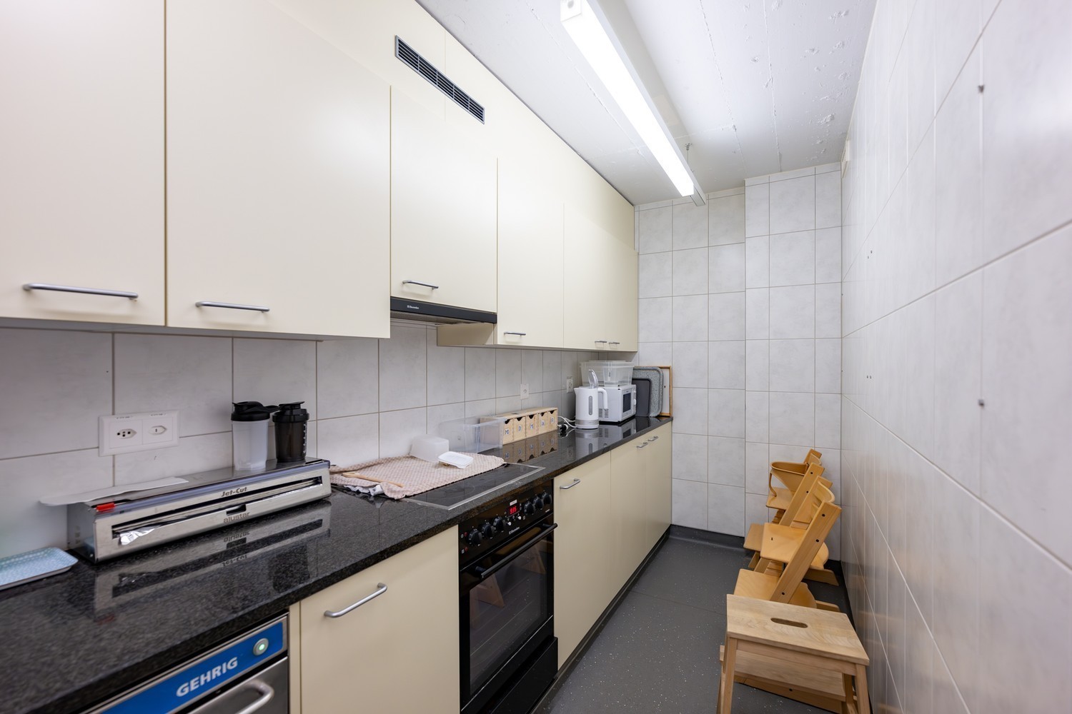 300m² office