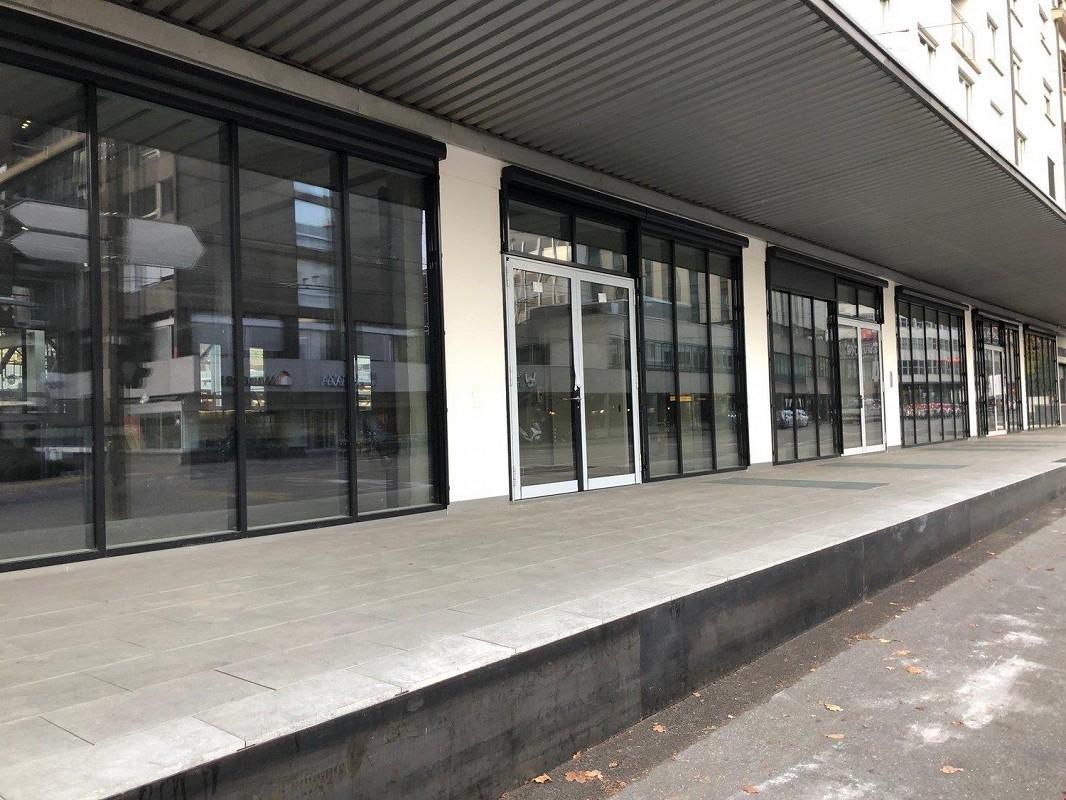 251m² commerciale, foto 2 di 9