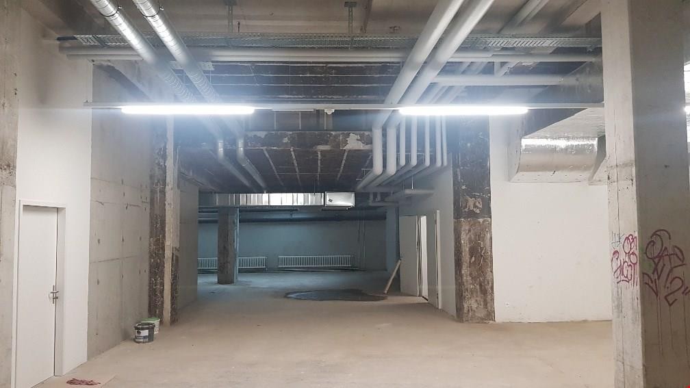 251m² commerciale, foto 6 di 9