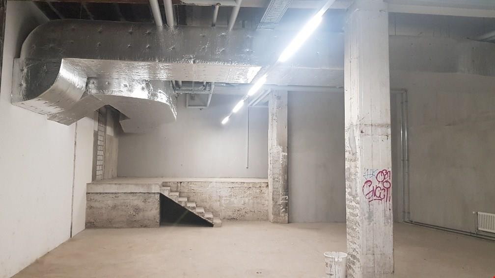 251m² commerciale, foto 7 di 9