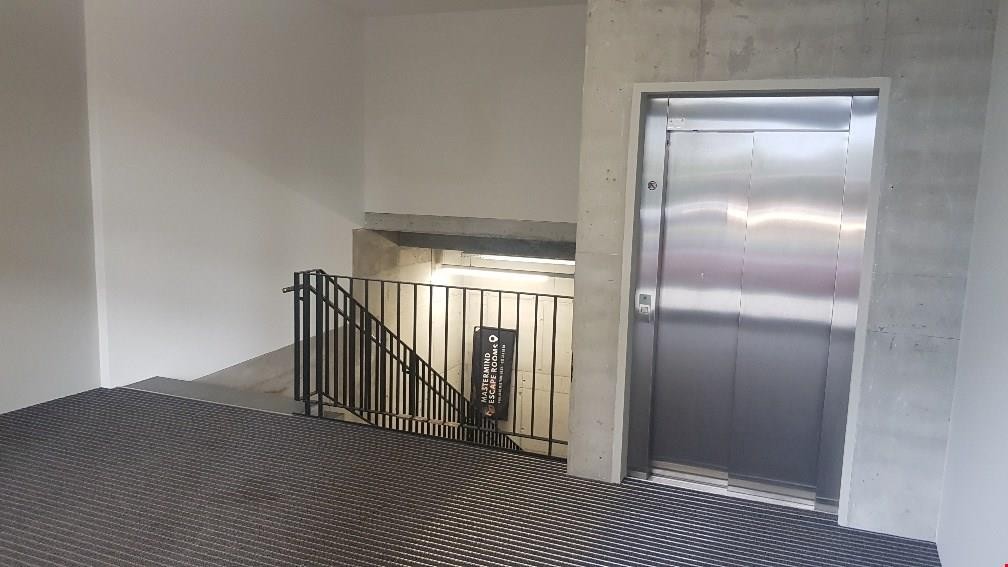 251m² commerciale, foto 3 di 9