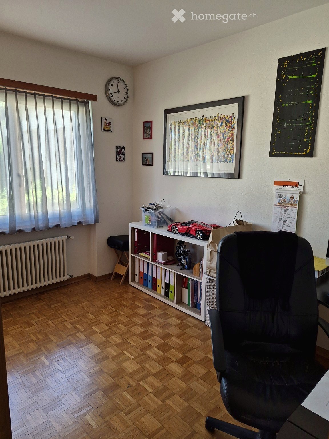 3 ½ Zimmer Wohnung

Nachfolge in einer 3.5-Zimmer-Wohnung von ca. 80mq, gelegen im 2. Stock eines kleinen Gebäudes mit 6 Einheiten.

Die Wohnung besteht aus einem hellen Wohnzimmer mit Essbereich, separater Küche, Hauptschlafzimmer, zweitem Zimmer/Arbeitszimmer, Badezimmer mit Badewanne und 2 grosse