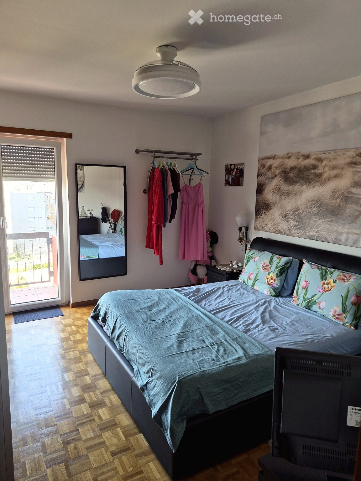 3 ½ Zimmer Wohnung

Nachfolge in einer 3.5-Zimmer-Wohnung von ca. 80mq, gelegen im 2. Stock eines kleinen Gebäudes mit 6 Einheiten.

Die Wohnung besteht aus einem hellen Wohnzimmer mit Essbereich, separater Küche, Hauptschlafzimmer, zweitem Zimmer/Arbeitszimmer, Badezimmer mit Badewanne und 2 grosse
