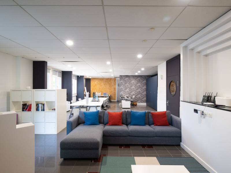243m² office
