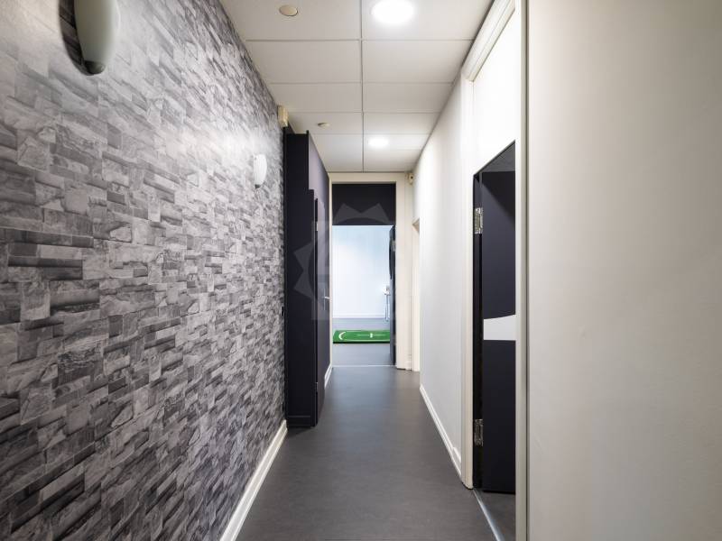 243m² office