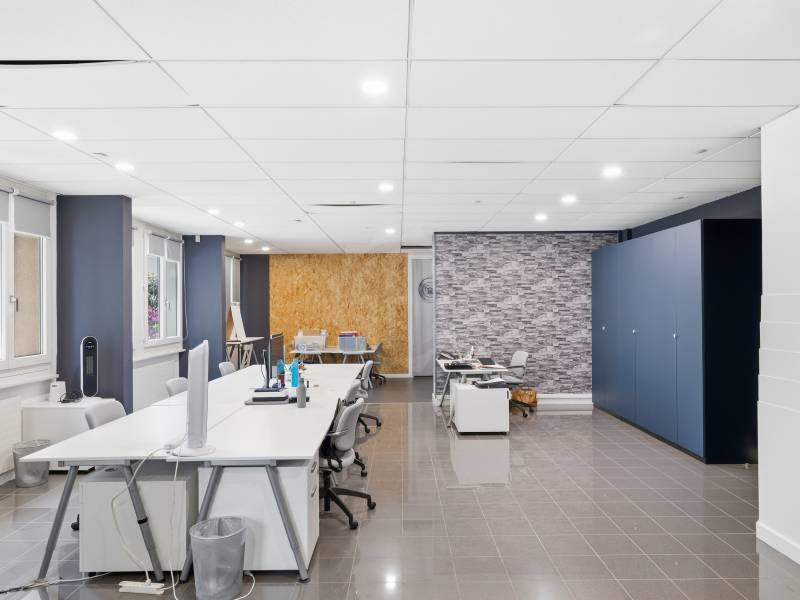 243m² office