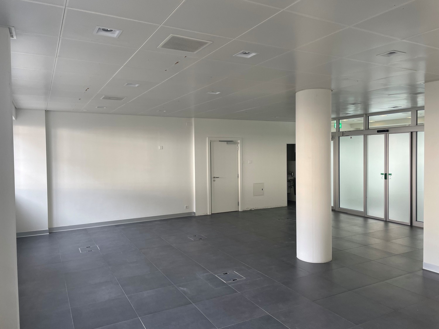 64m² commerciale
