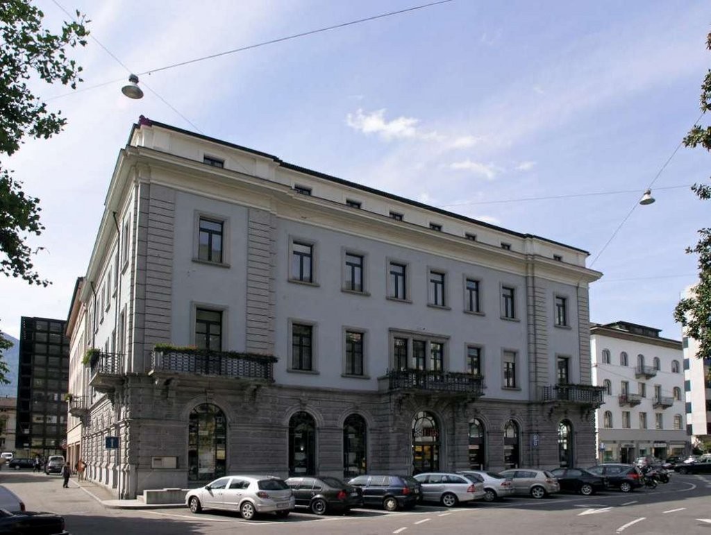 Appartement de 3 ½ pièces

Au centre de Locarno, nous louons un appartement moderne de 3.5 pièces au 1er étage. 

  


Caractéristiques principales de l'appartement : 

  


  * Grand séjour/salle à manger lumineux 
  * Cuisine moderne ouverte avec électroménagers de haute qualité 
  * Salle de bain