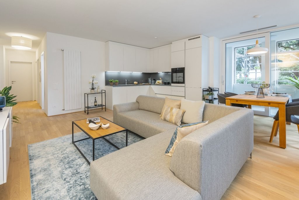 Appartement de 3 ½ pièces

Au centre de Locarno, nous louons un appartement moderne de 3.5 pièces au 1er étage. 

  


Caractéristiques principales de l'appartement : 

  


  * Grand séjour/salle à manger lumineux 
  * Cuisine moderne ouverte avec électroménagers de haute qualité 
  * Salle de bain