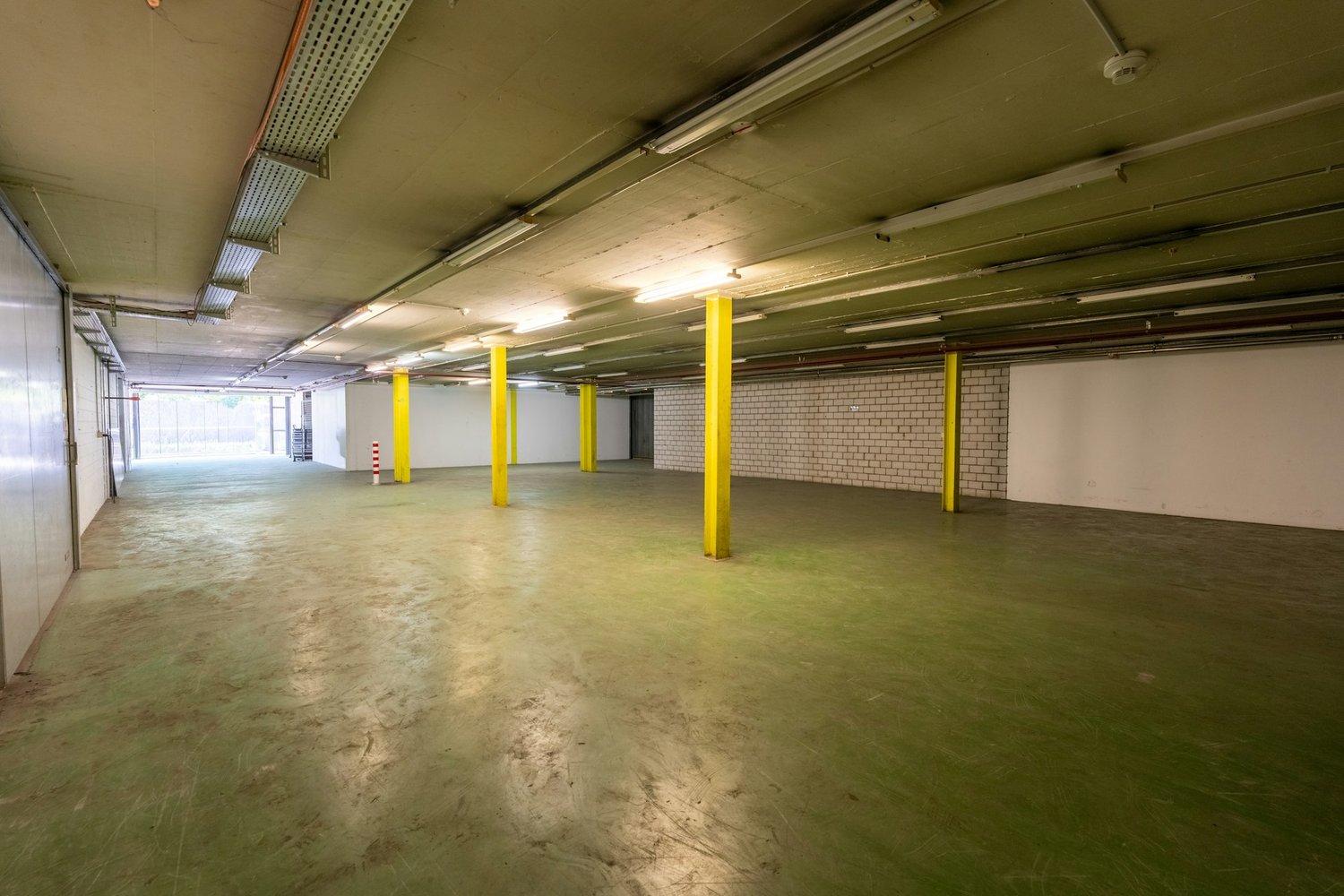 813m² commerciale