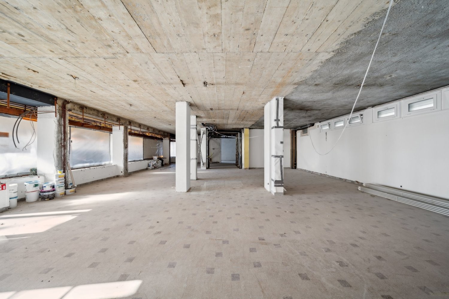 360m² negozio, foto 4 di 5