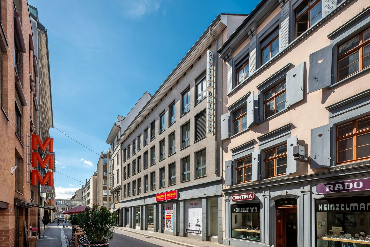 93m² commercial, foto 2 di 3