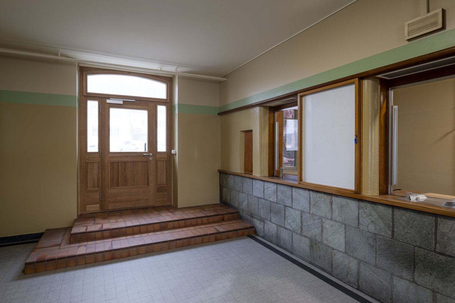 110m² office