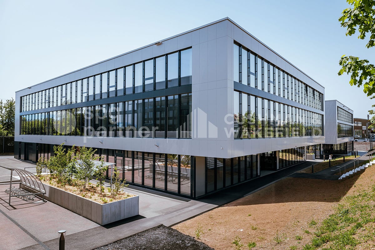 252m² office