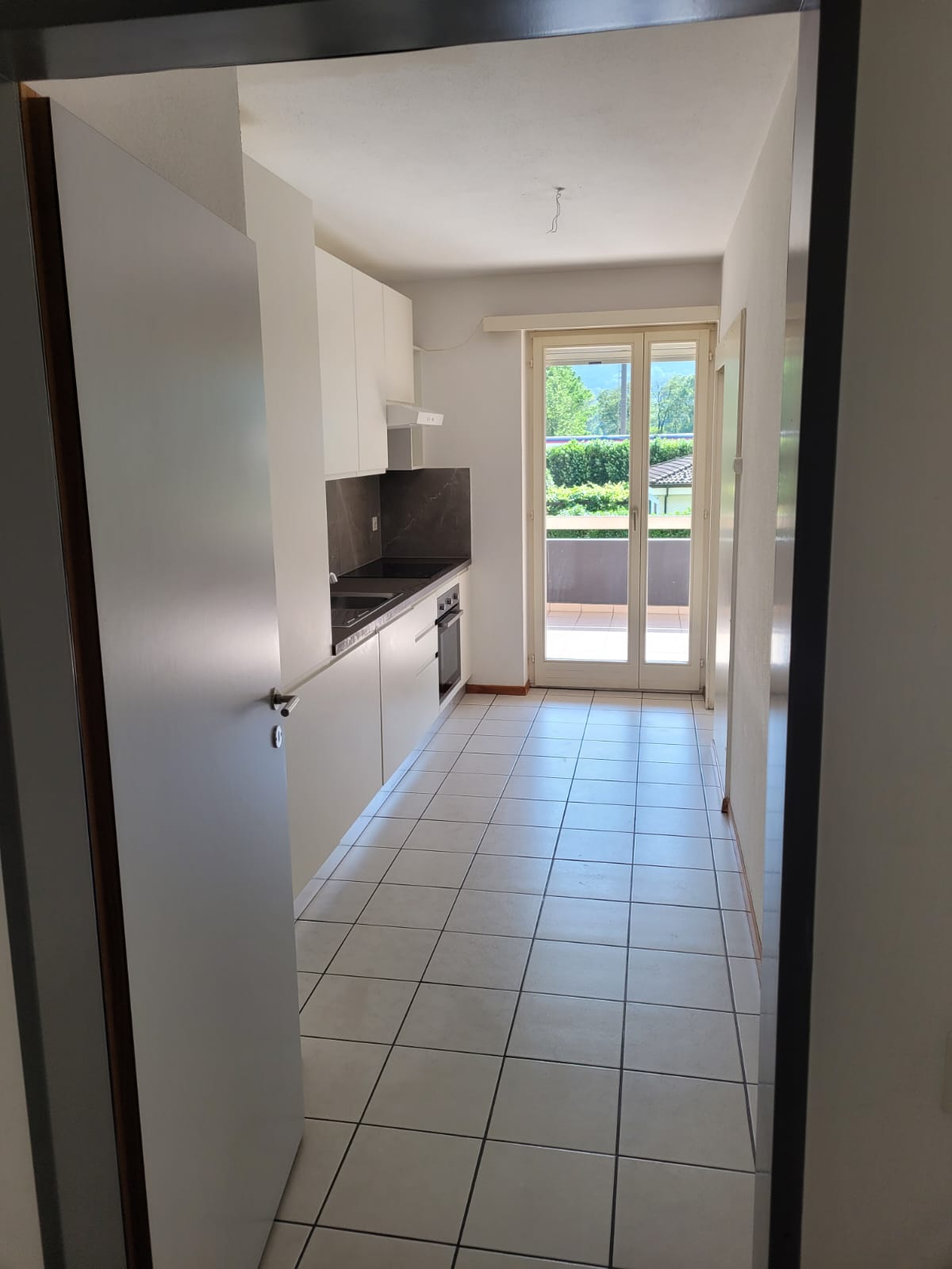 4 ½ Zimmer Wohnung","description":"Zu vermieten: 4.5-Zimmer-Wohnung im Erdgeschoss an der Via Cantonale 37 in Cresciano. 

Das Gebäude ist von wunderschönen Grünzonen umgeben und befindet sich in einer komfortablen und gut erschlossenen Lage, gegenüber der Kantonsstrasse und nur wenige Schritte von 