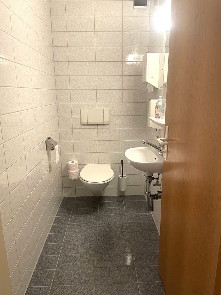 80m² office
