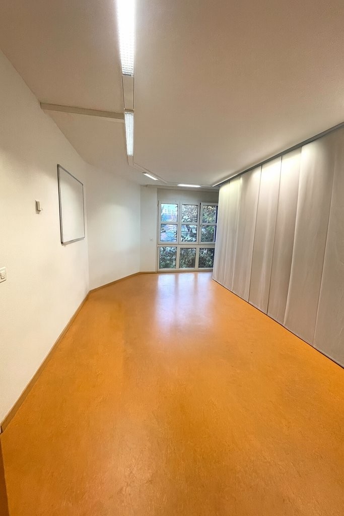 80m² office